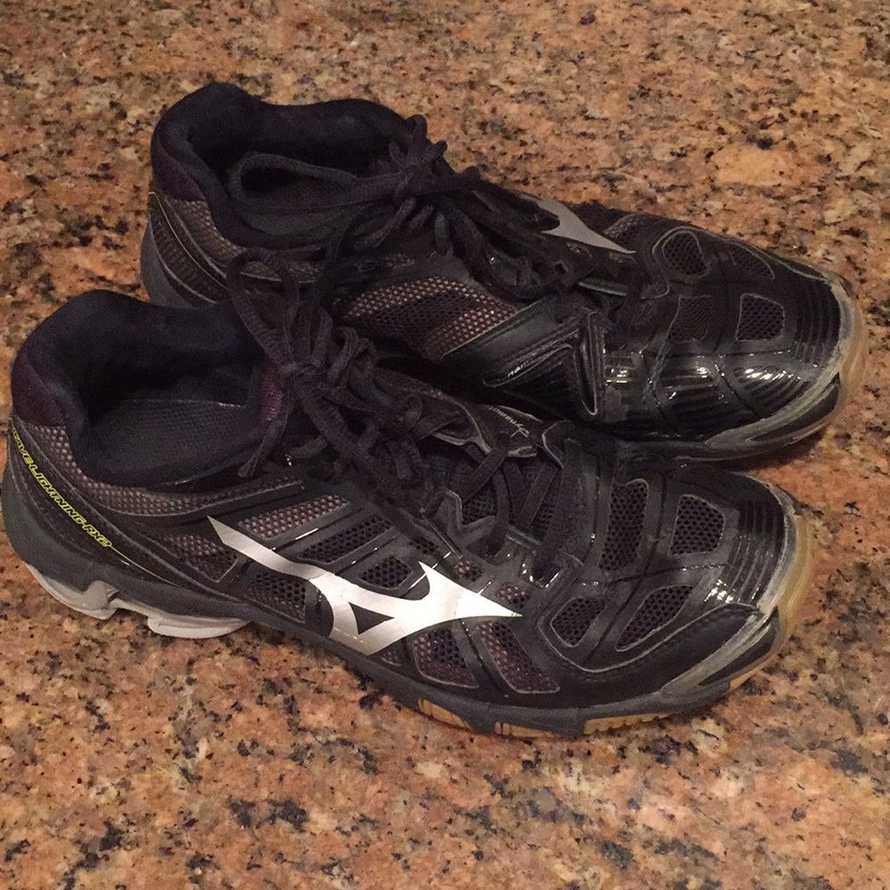 Mizuno volleyball shoes